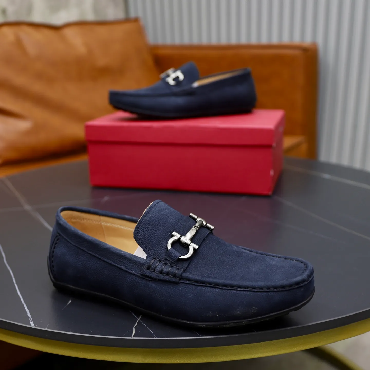 Ex-factory price: 462💰🙅‍♂️🙅‍♂️🙅‍♂️Niuli Brand: Ferragamo Standard code: Men's code 38/44 (45 customized) Grade: Same as the official website Material: Original imported cowhide leather lining Original wear-resistant lightweight outsole Style category: Men's casual slip-on shoes Bean shoes Distinguished luxury brand elements top luxury Color: actual picture color